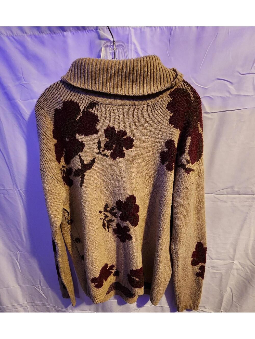 Womens St Johns Bay Flower Detail Sweater. Womens Size XL.